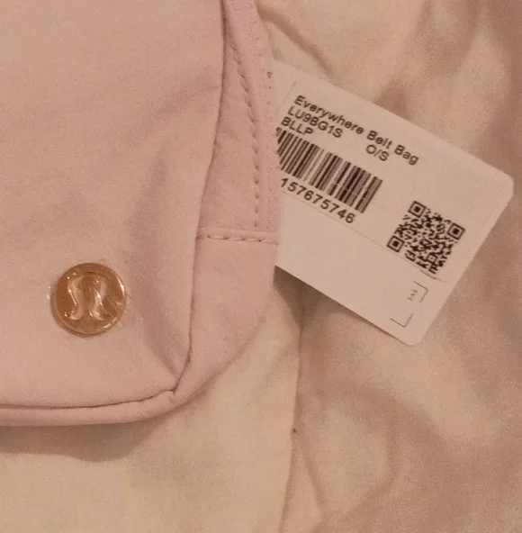 Lululemon Everywhere Belt Bag - Picture 2 of 4
